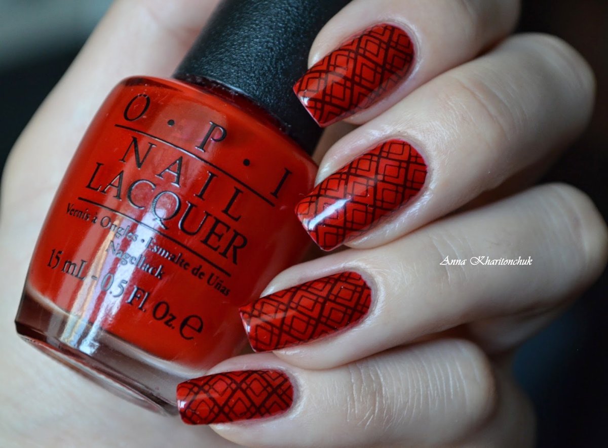 Стемпинг на красный лак