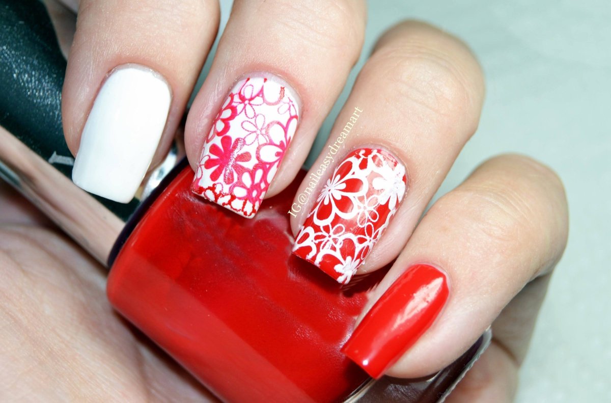 Красные ногти со стемпрнггм