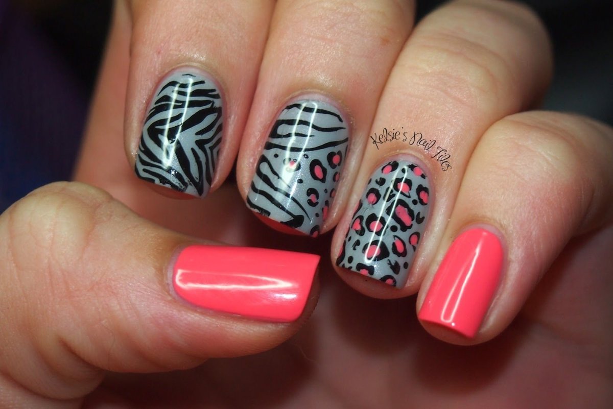 Стемпинг на ногтях животный принт