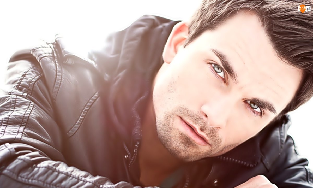 Красивые брюнеты мужчины с карими глазами