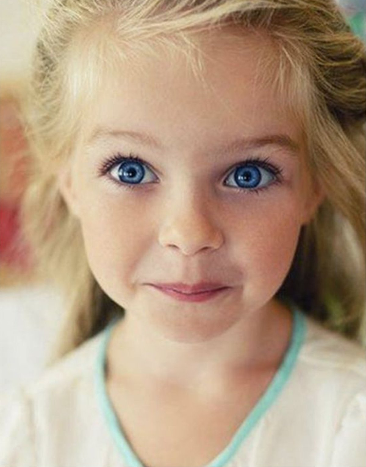 Девочка с голубыми глазами