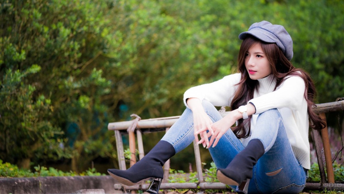 Японские девушки в джинсах