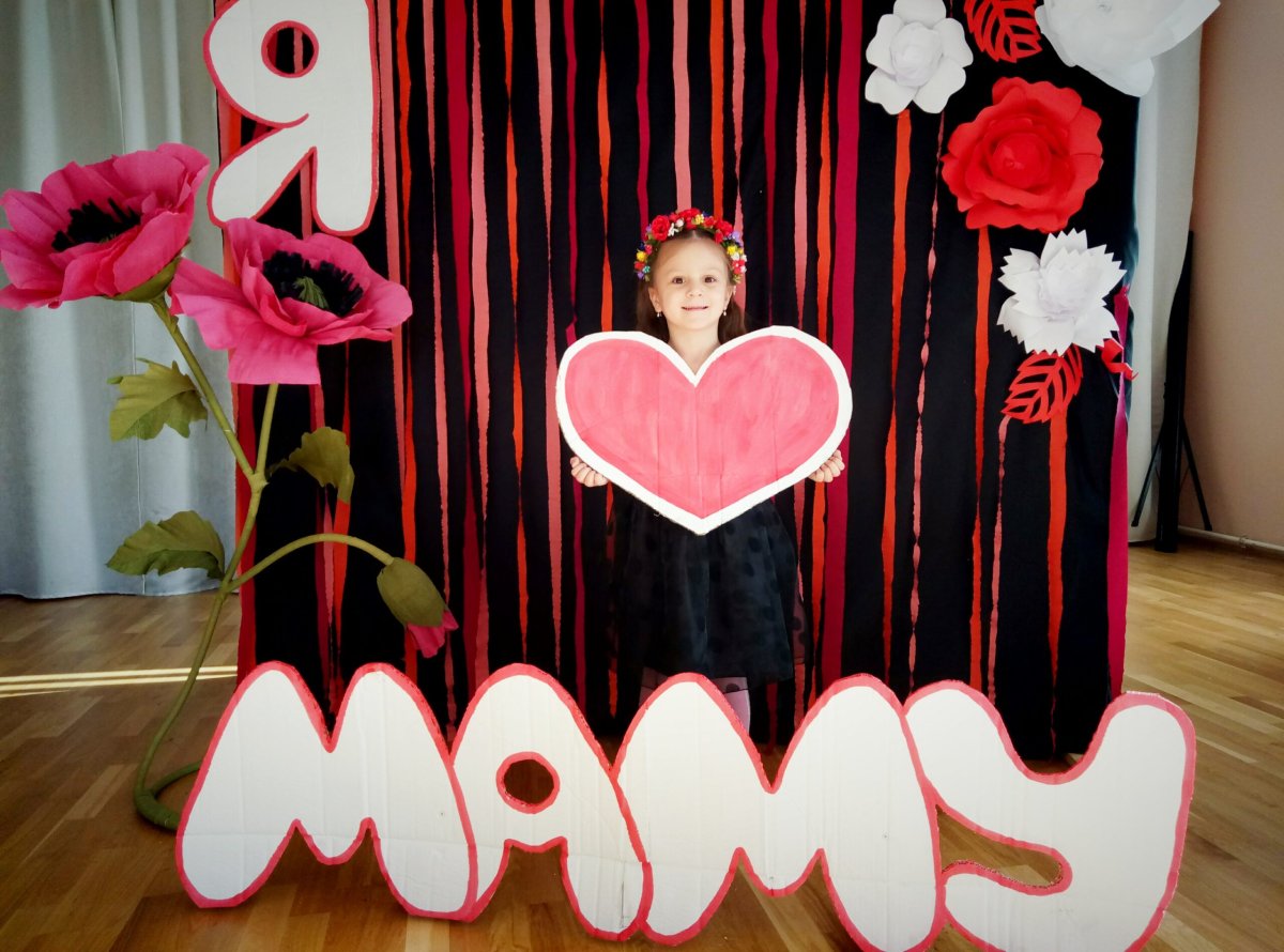 Украшение зала на денььматери