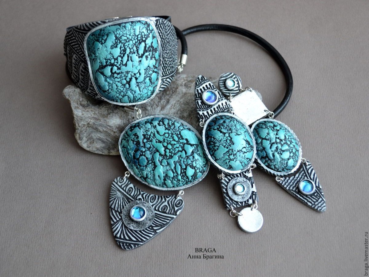 Украшения из полимерной глины с камнями