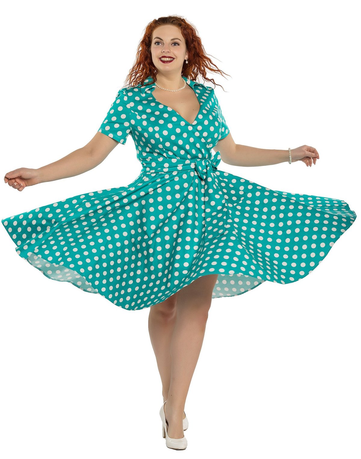 Платье в горошек для полных девушек