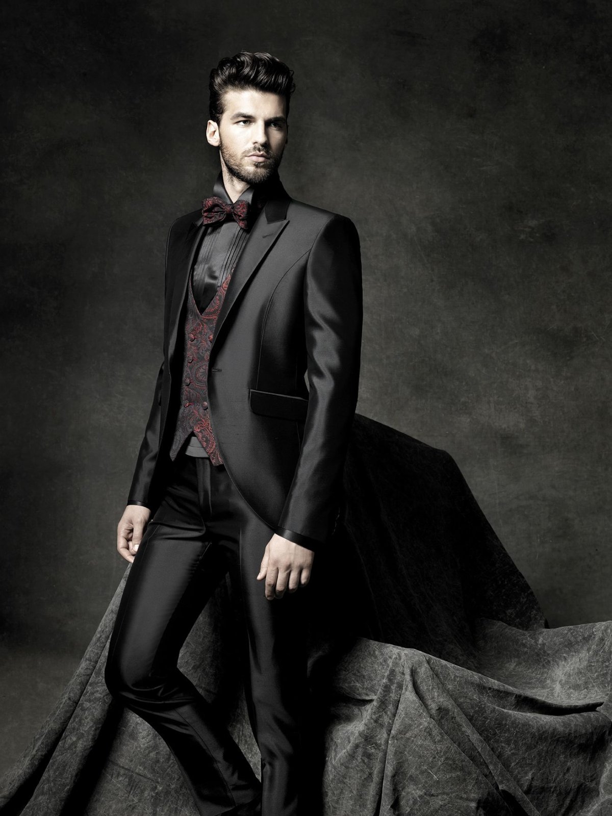 Необычный классический костюм