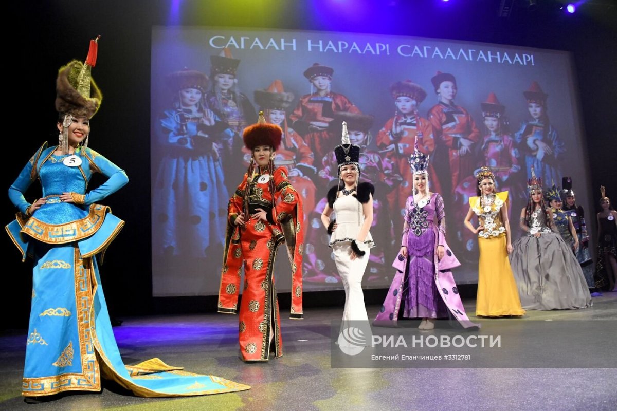 Стилизованные бурятские костюмы