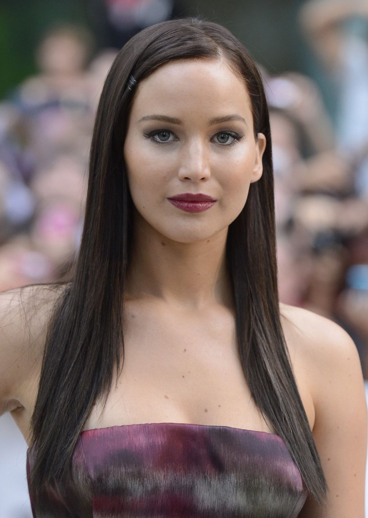 Дженнифер Лоуренс брюнетка