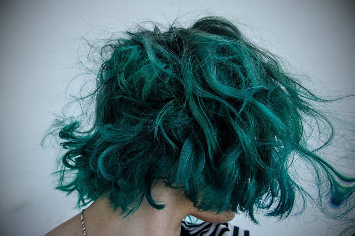 Сине зеленые волосы