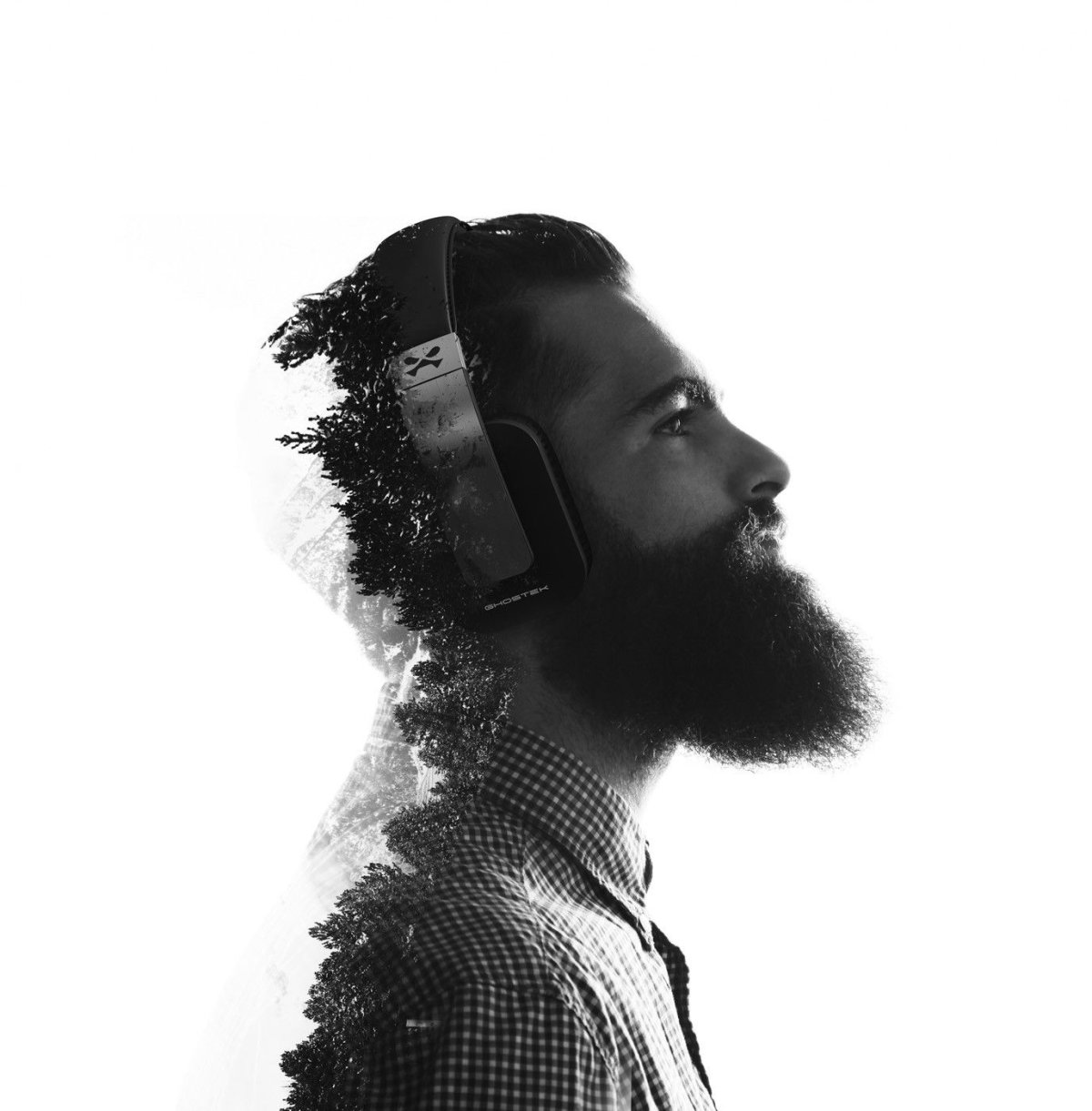 Мужчина с бородой в профиль