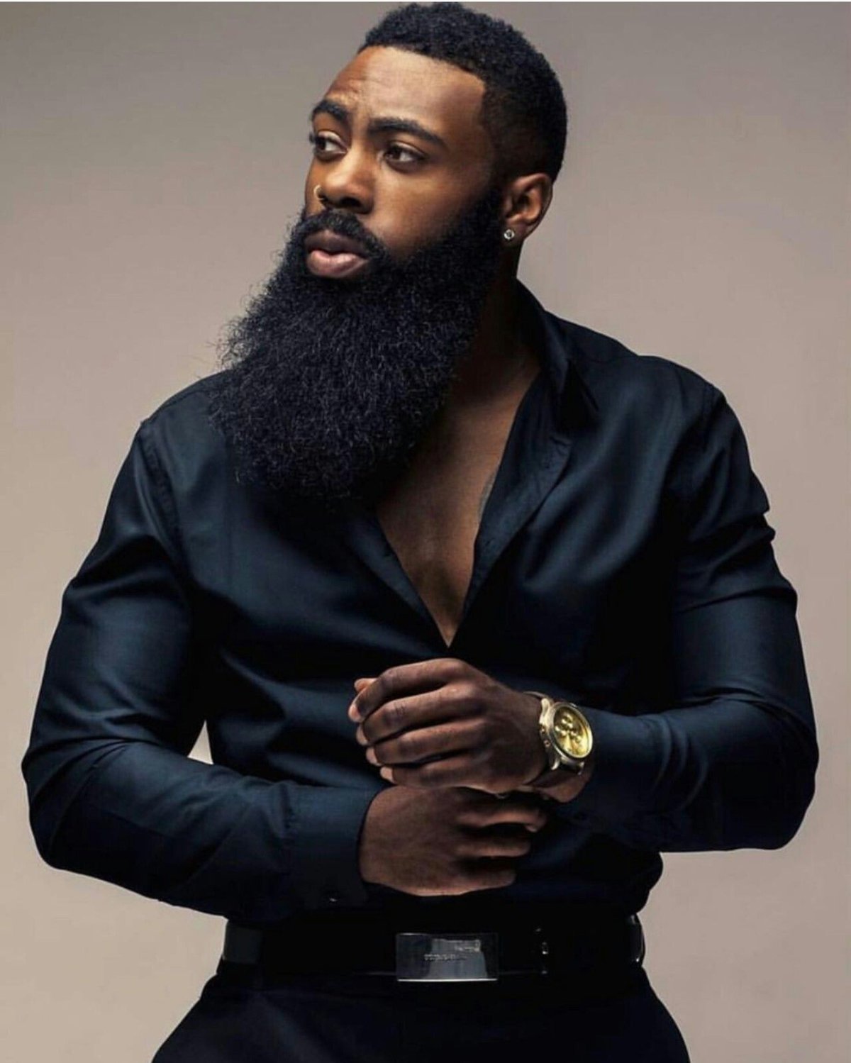 Темнокожий с бородой