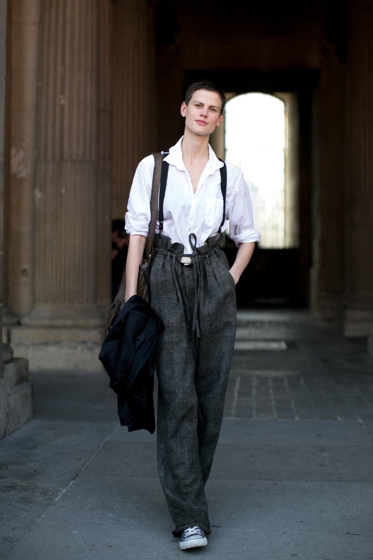 Женский образ с подтяжками