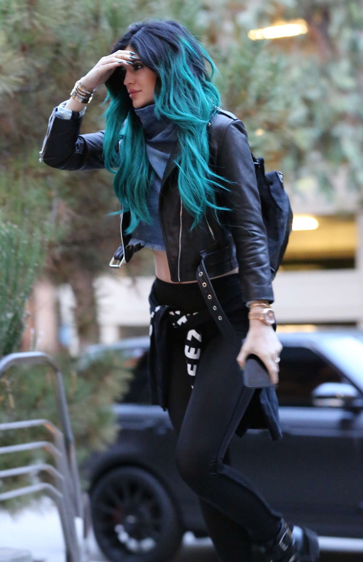 Кайли Дженнер в синем