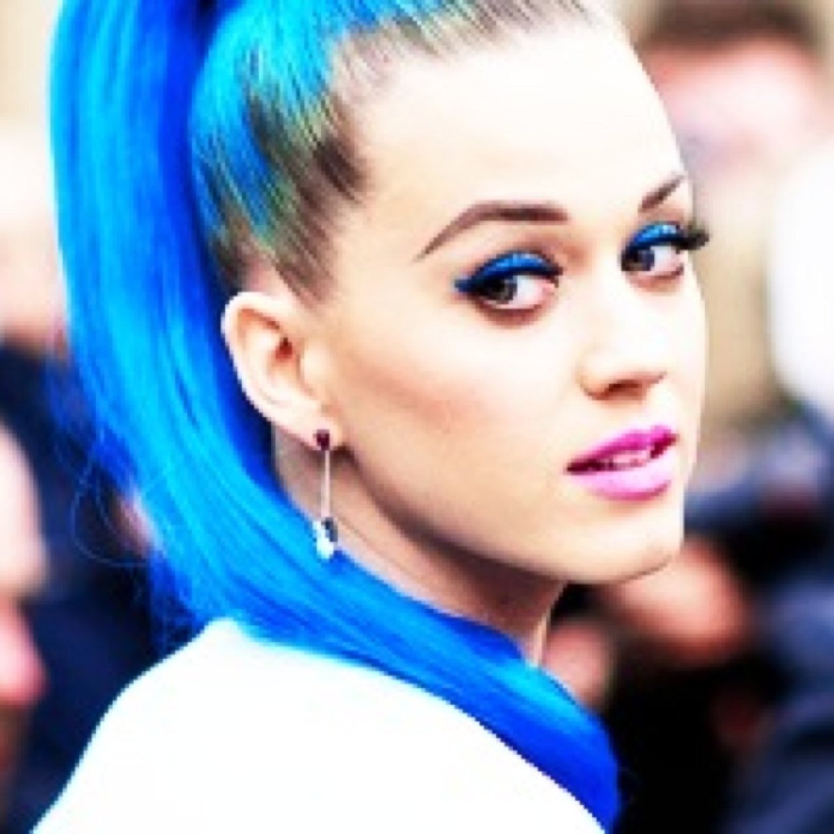 Кэти Перри с хвостиком