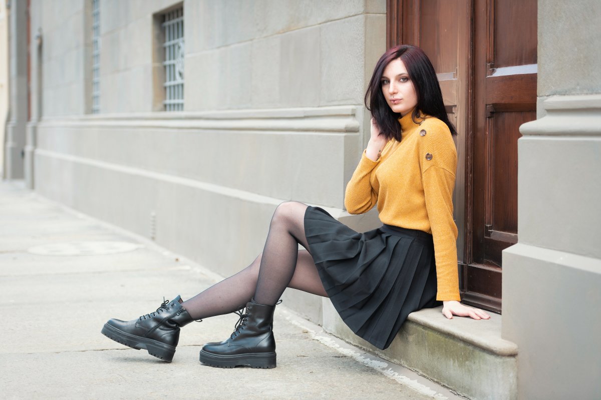 Девушка в юбке