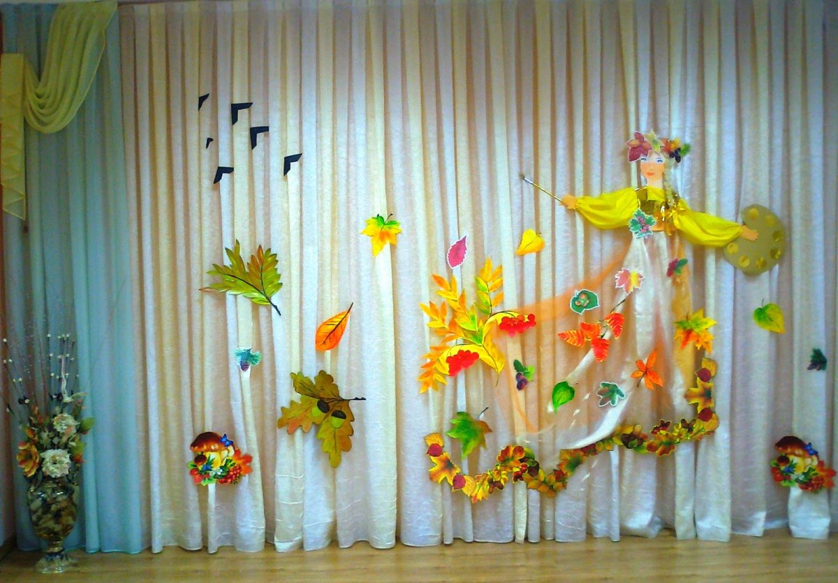 Украшение музыкального зала осень