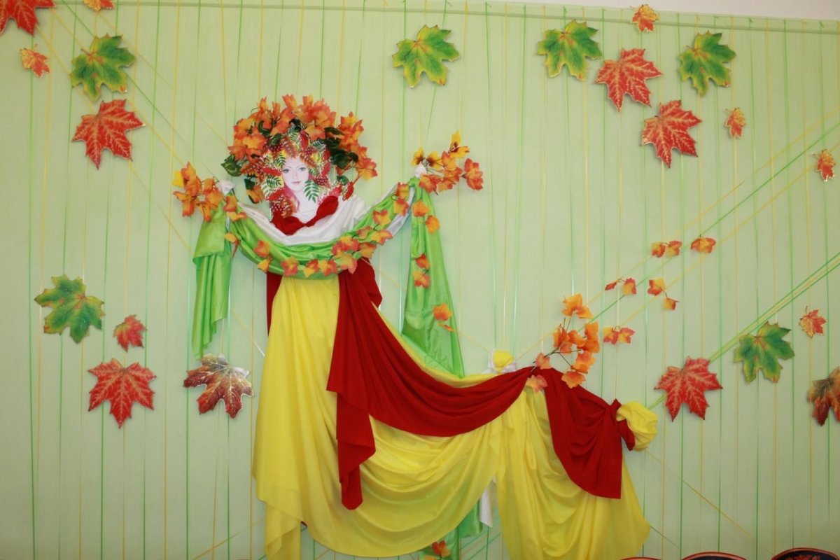 Украшение зала осень в детском саду