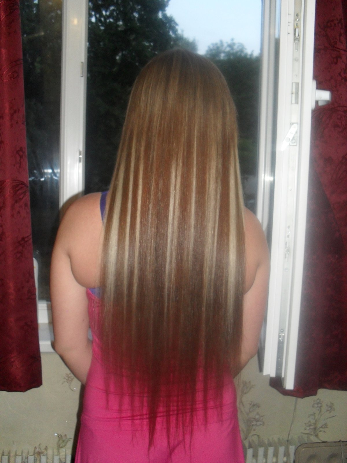 Нарощенные пряди на русых волосах