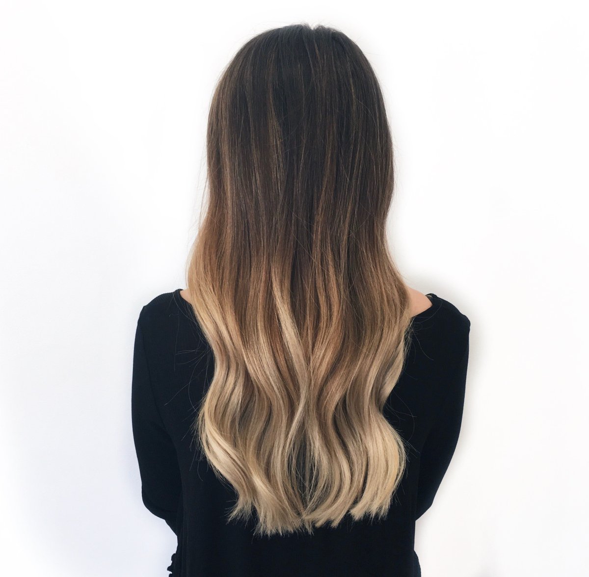 Осветлённые кончики волос на темных