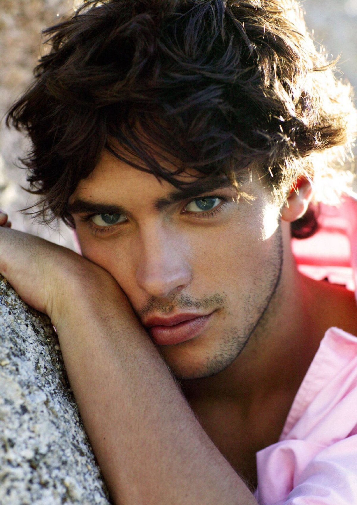 Оливер модель брюнет