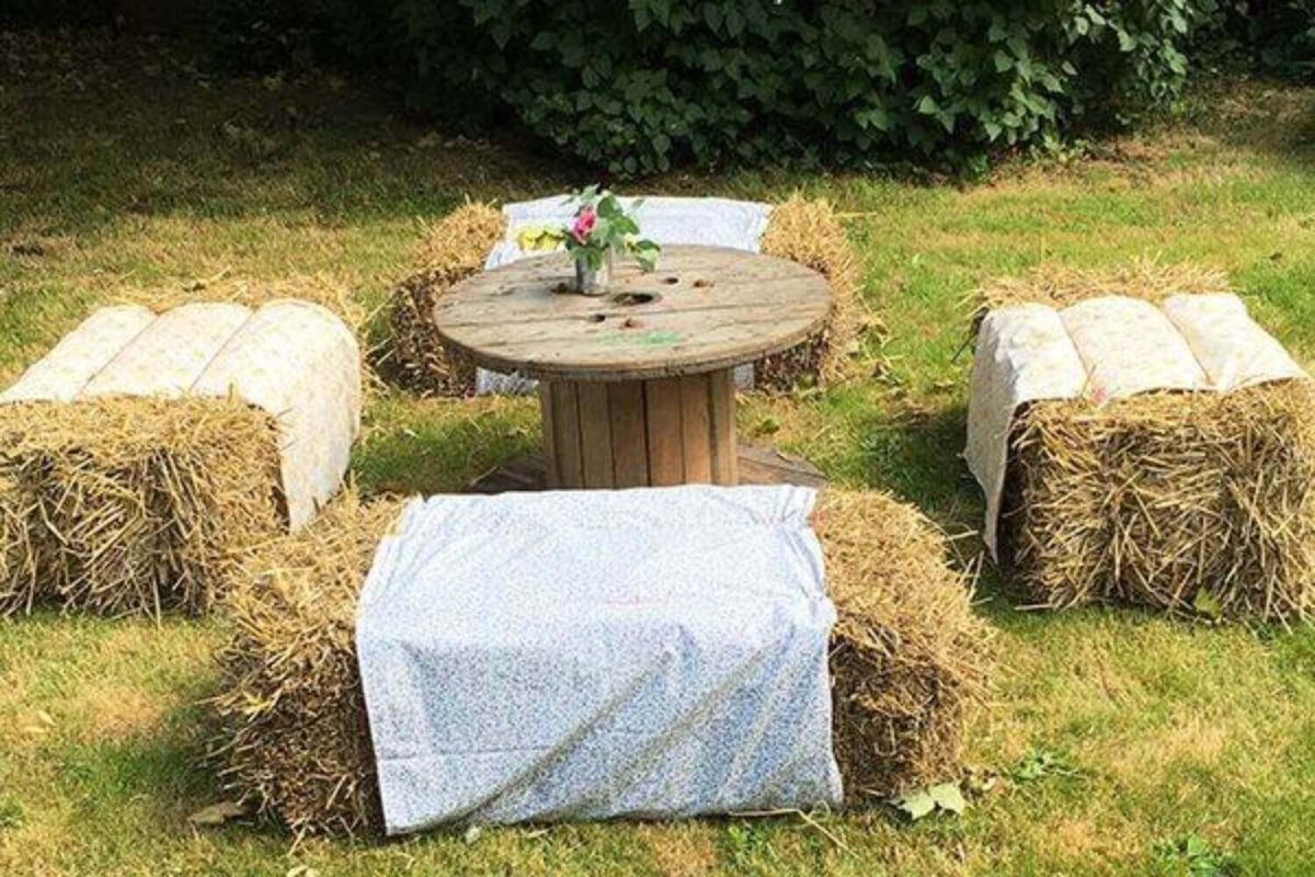 Диван из сена