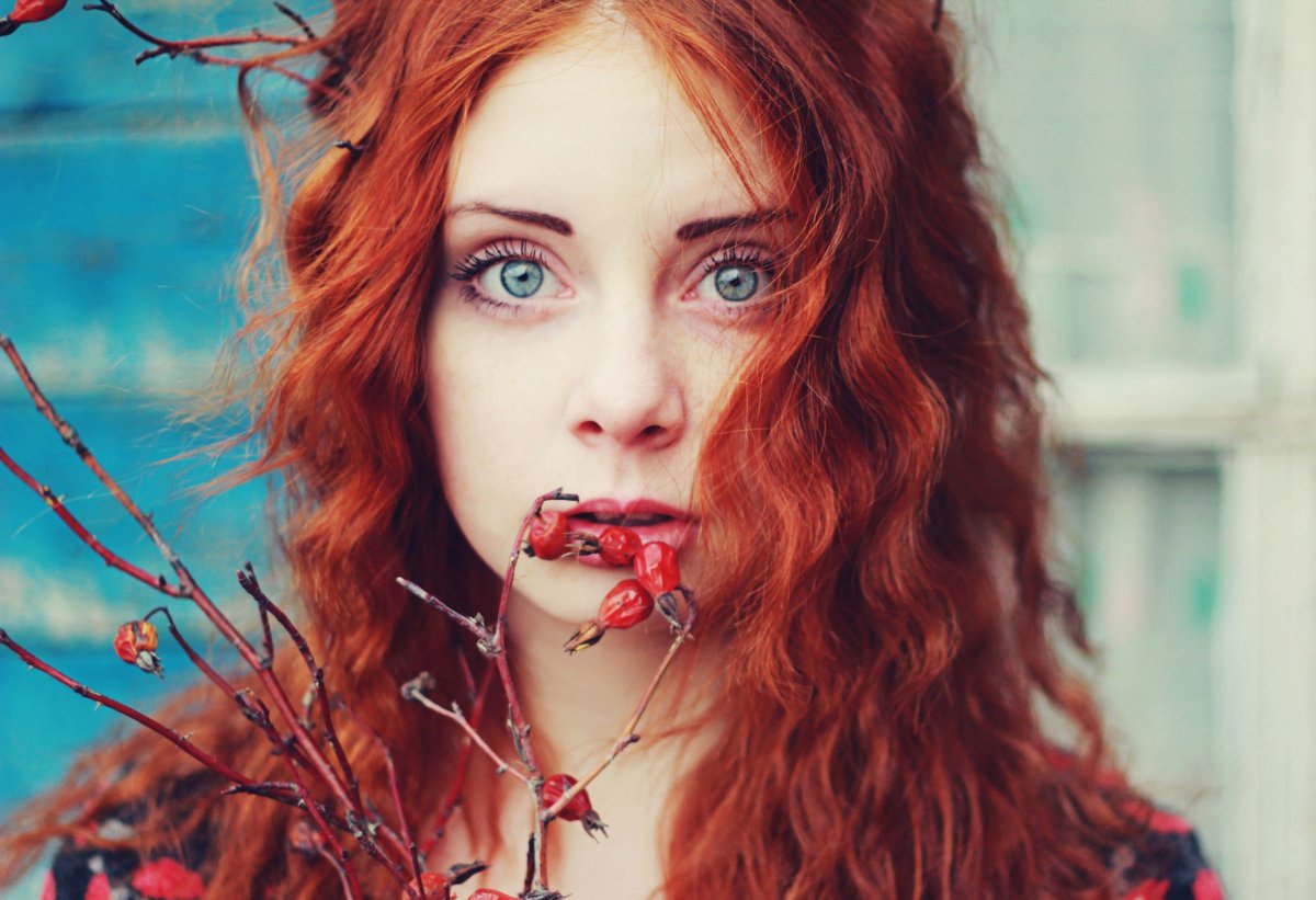 Рыжие с голубыми глазами