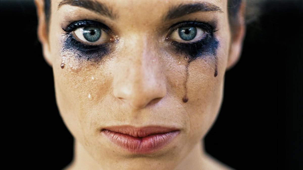 Растекшаяся тушь на глазах