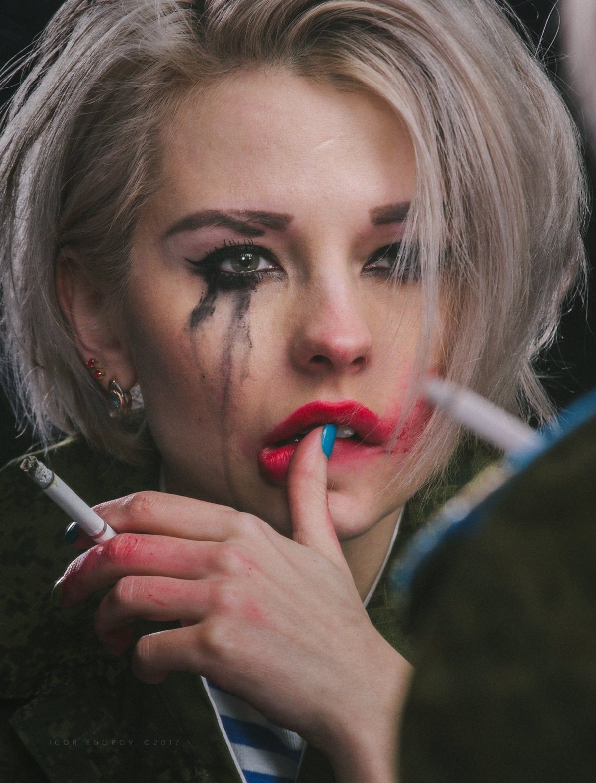 Девушка с размазанной тушью