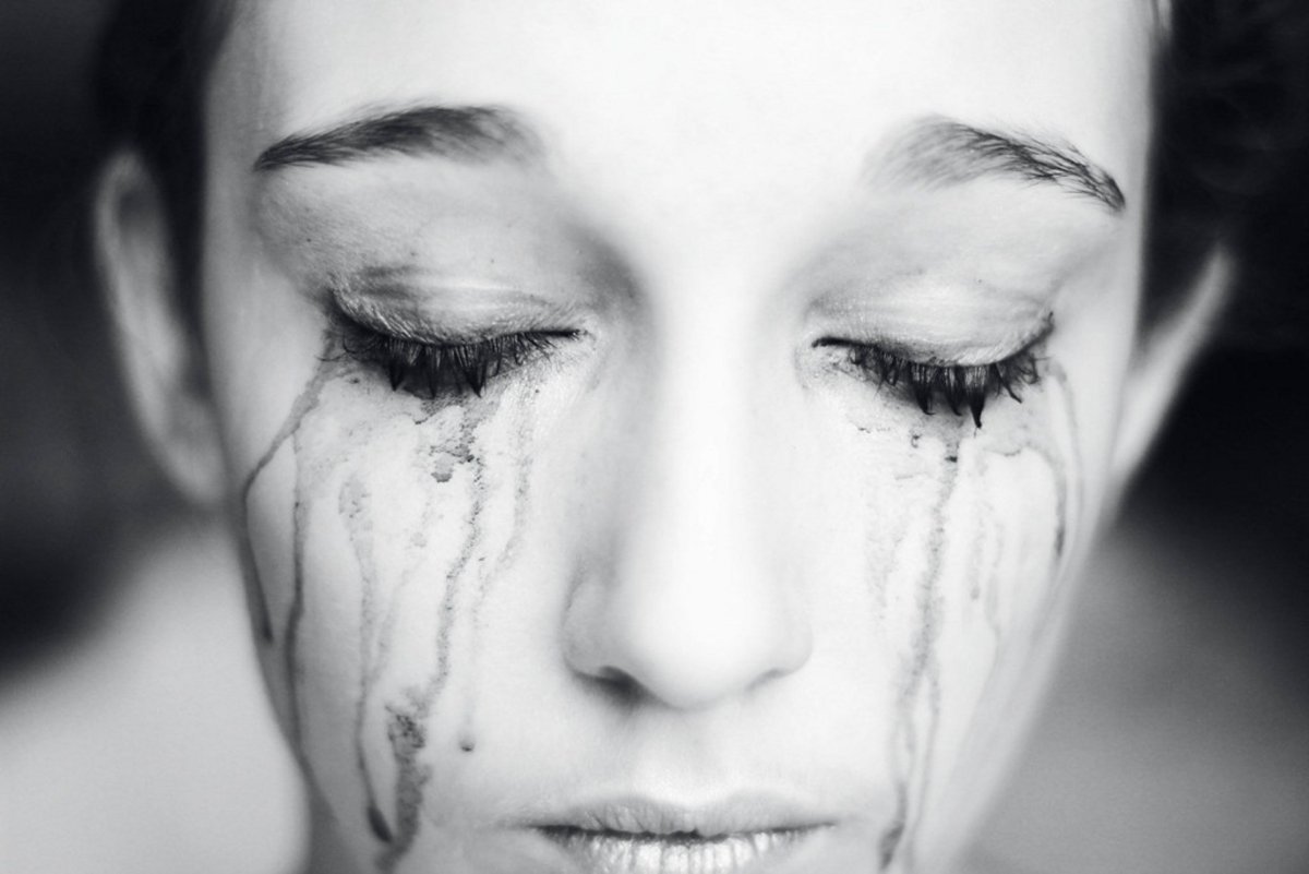 Девушка с потекшей тушью