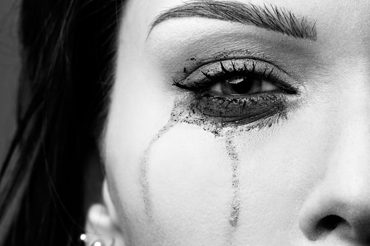 Девушка с потекшей тушью