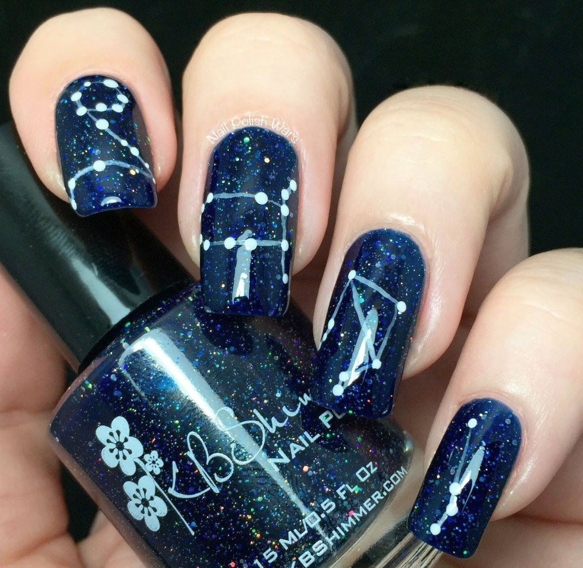 Маникюр с созвездиями