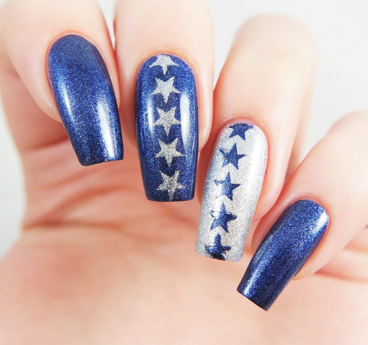 Маникюр со звездочками