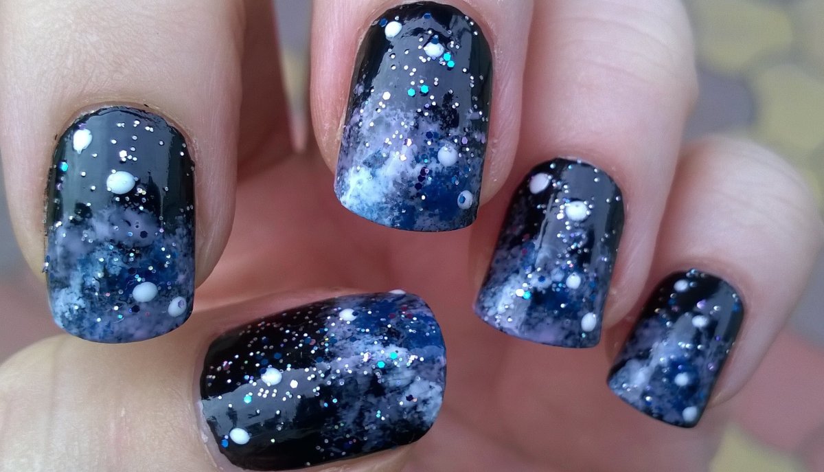Космический маникюр