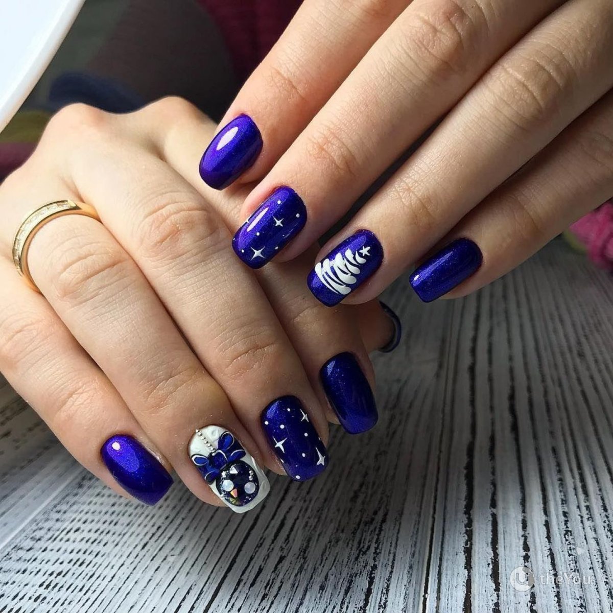 Синий маникюр на короткие ногти