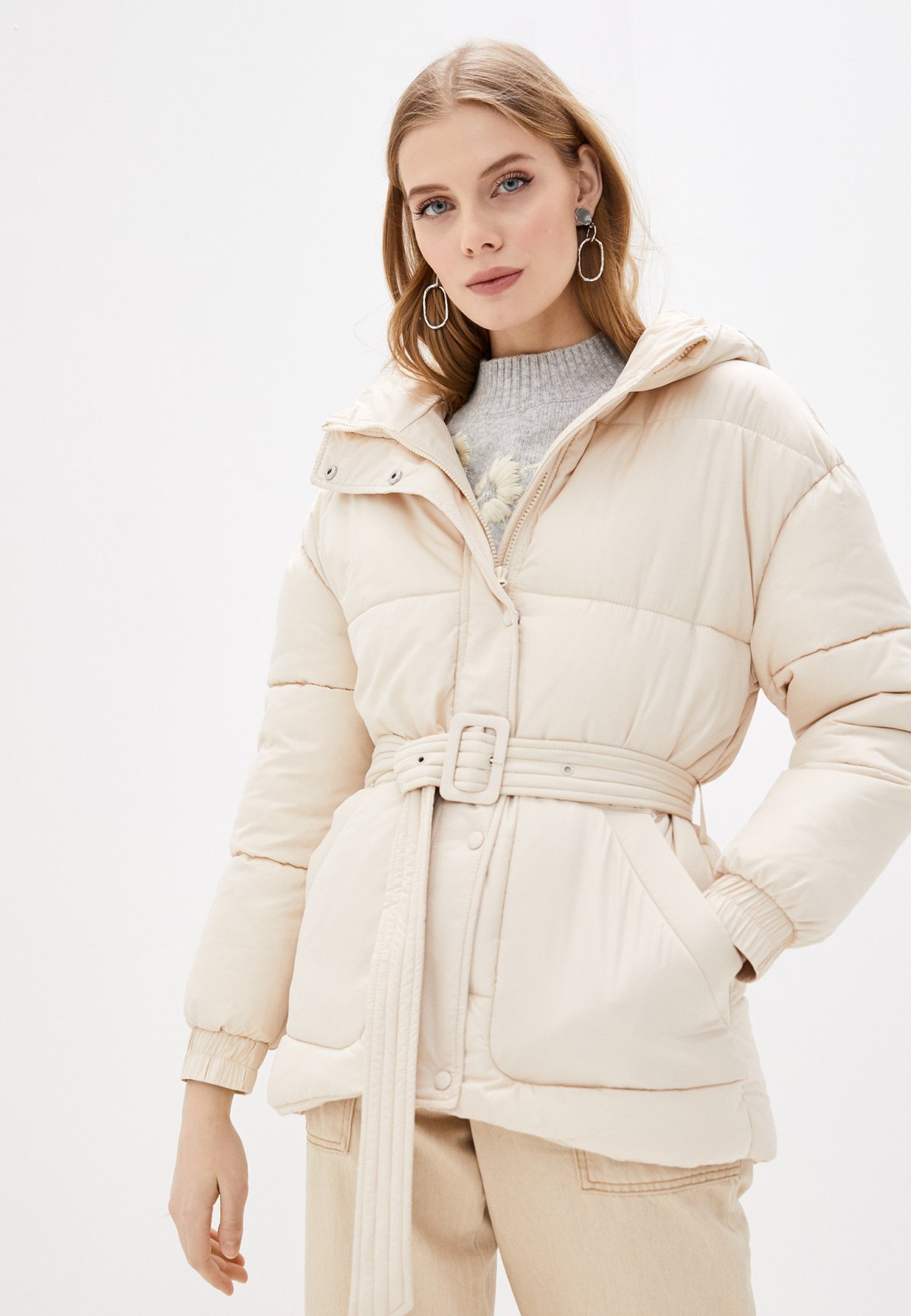 Бежевая зимняя куртка