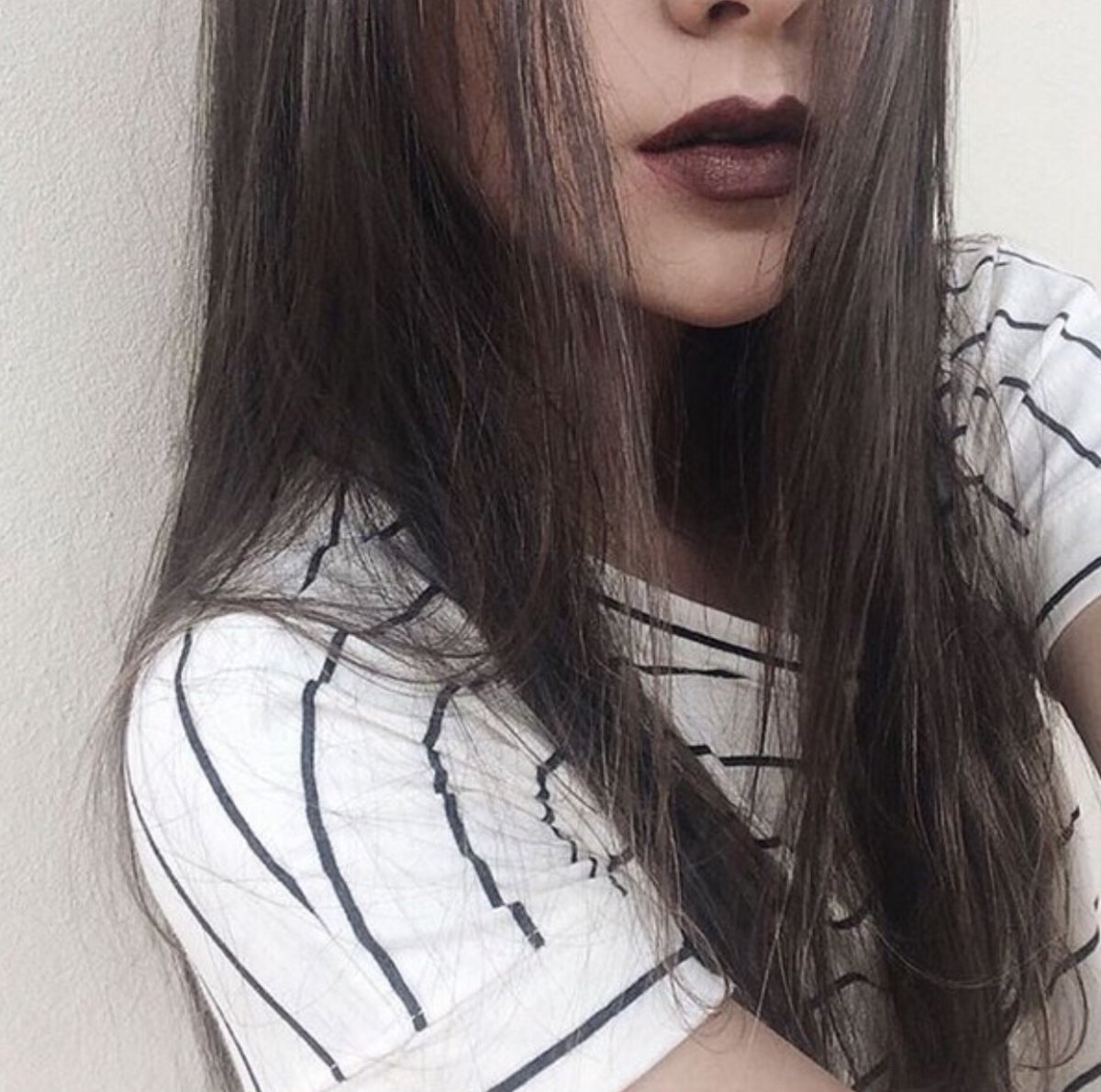 Девушка с коричневыми волосами 16 лет